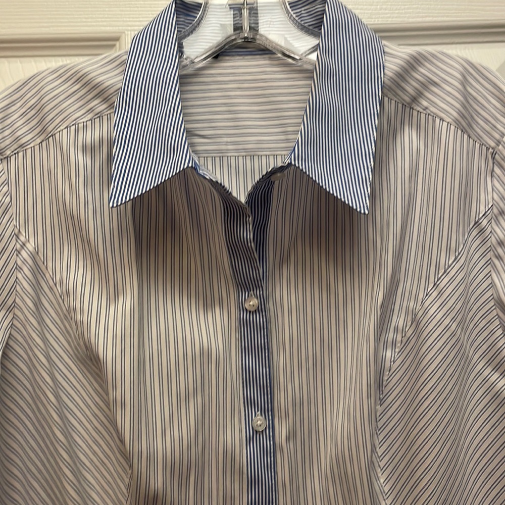White House Black Market striped button down with flutter sleeves excellent cond